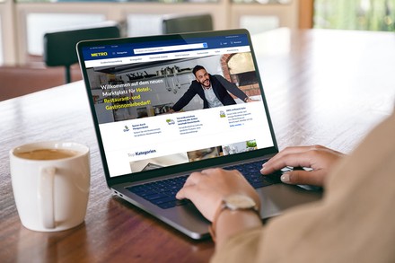 Ein Tablet mit der METRO-Webseite