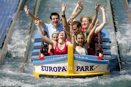 Eine Wildwasserbahn im Europa-Park