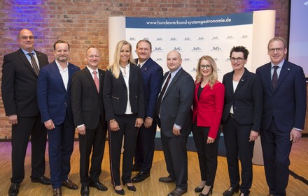 (v.l.n.r.) Alexander van Bömmel (Vize-Präsident), Mirko Silz, Ingo Gugisch, Sandra Mühlhause (Präsidentin), Frank Bierkämper, Dr. Georgios Doukas, Andrea Belegante (BdS-Hauptgeschäftsführerin), Frauke Petersen-Hanson, Peter Bohnet