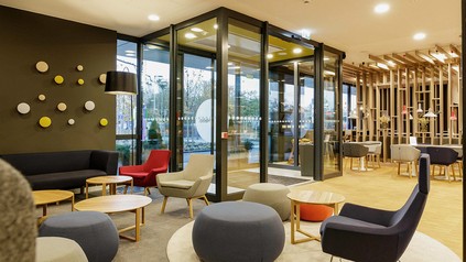 Blick in die Lobby des neuen Holiday Inn Express am Olympiapark in München