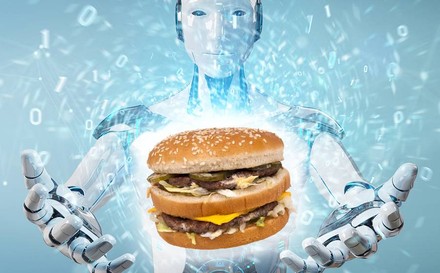 Ein Roboter mit einem Big Mac