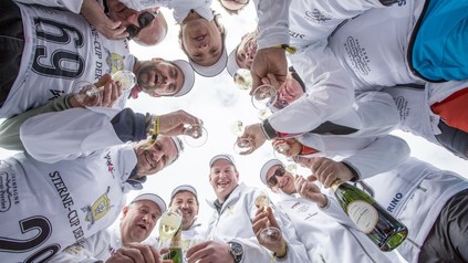 Eine Gruppe köche beim Feiern in Ischgl