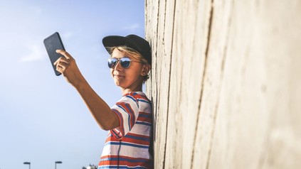 Teenager macht ein Selfie