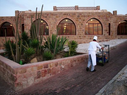 Das Mövenpick Resort El Quseir in Ägypten von außen
