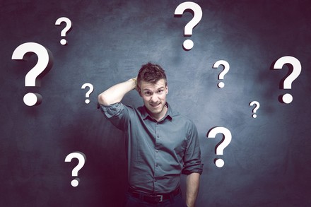 Mann mit Fragezeichen