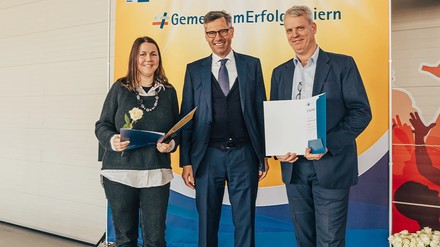 Ulrike Sattler, ehemalige Auszubildenden des Ahorn Harz Hotels wird aufgrund ihrer herausragenden Leistungen von IHK Braunschweig geehrt.