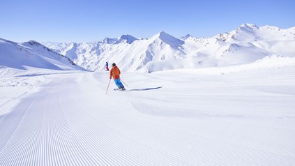 Skifahrer auf Piste