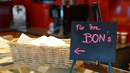 Ein Korb voller Kassenbons