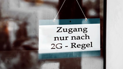 Schild "Zugang nur nach 2G-Regel"