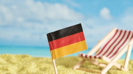Eine deutsche Flagge am Meer