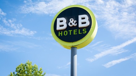 Schild der B&B Hotels