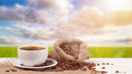 Ein Kaffee auf einem Tisch