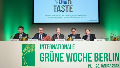 Fünf Sprecher bei den Internationalen Grünen Wochen in Berlin auf dem Podium