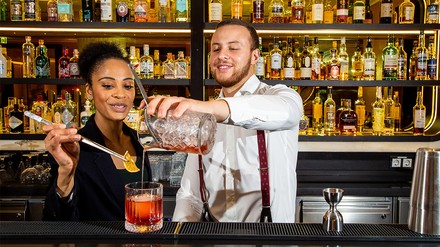 Die neuen Cocktails im Sofitel Frankfurt Opera sind flüssige Interpretationen literarischer Werke des Dichters Johann Wolfgang von Goethe.