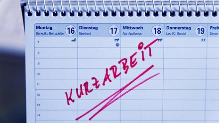 Kalender mit Eintrag „Kurzarbeit“