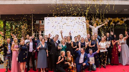 Der Absolventen-Jahrgang 2019 der Hotelfachschule Hamburg feiert jetzt seinen Abschluss