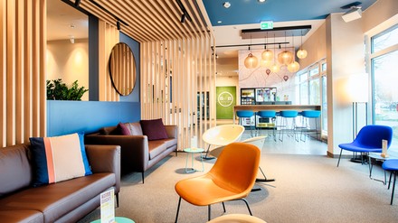 Hotellobby ds B&B Hotels Hamburg City Ost