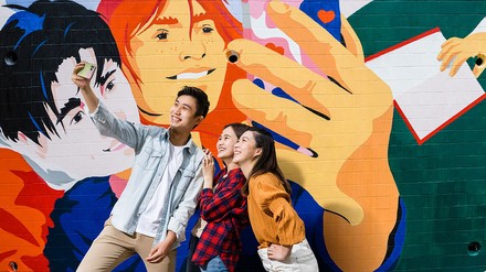 Als Ort, der Reisende zusammenbringt, ist das Ying’n Flo gleichzeitig eine Leinwand und Spielfläche für aufstrebende Künstler und Musiker.