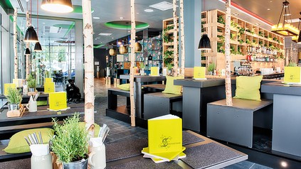 Ein Restaurant in einem Hotel