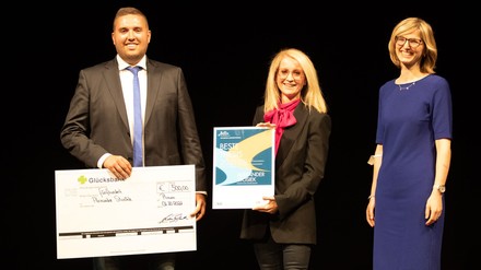 Preisträger Alexander Stosiek (Burger King Deutschland GmbH), Andrea Belegante (BdS-Hauptgeschäftsführerin) und Prof. Dr. Juliane Kellner-Fuchs (Studiengangleiterin Handel und Internationales Management).