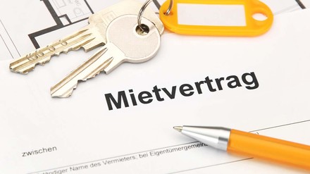 Mietvertrag, Schlüssel und Stift