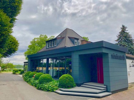 Blick auf das Landhaus Mönchenwerth nach dem Umbau