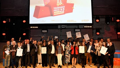 Gruppenbild von der Verleihung des "Tourismuspreises Bremen und Bremerhaven".