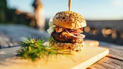 Ein Burger auf einer Alm