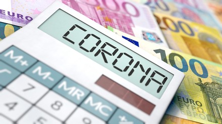 Geld und ein Taschenrechner