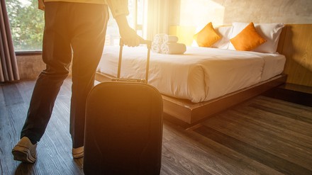 Hotelgast im Hotelzimmer