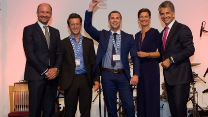 Eine Gruppe Würdenträger bei der Preisverleihung des Branchenawards für Start-Up-Unternehmen