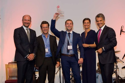 Eine Gruppe Würdenträger bei der Preisverleihung des Branchenawards für Start-Up-Unternehmen