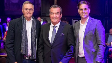 Roland und Thomas Mack, geschäftsführende Gesellschafter Europa-Park, mit Fritz Engelhardt, Vorsitzender Dehoga (Mitte) (Foto: © Europa-Park)