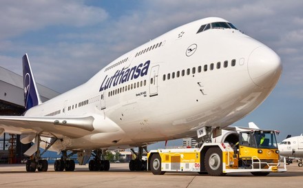 Lufthansa Flugzeug am Flughafen