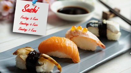 Ein paar Sushi auf einem Teller