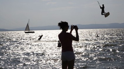 Kite Surfer am Neusiedlersee Österreich
