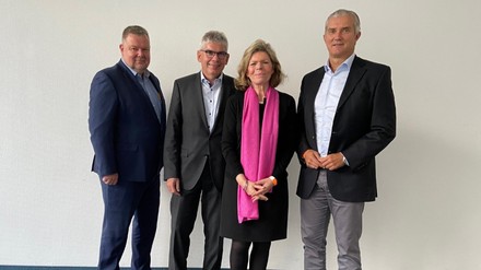 Dehoga-Fachabteilungsvorsitzender Jürgen Vogl (2.v.l.) zusammen mit seinem neuen Stellvertreter Jörg Rutschke (r.), Schatzmeister Thomas Korn sowie Geschäftsführerin Ingrid Hartges.