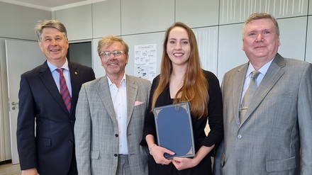 Denise Lewendel wurde mit dem Zukunfts-Award der Deutschen Hotelakademie ausgezeichnet. (Bild: DHA)