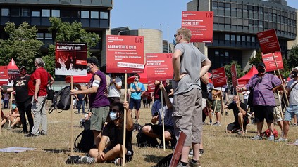 Demonstranten des Bündnisses #AlarmstufeRot
