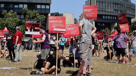 Demonstranten des Bündnisses #AlarmstufeRot