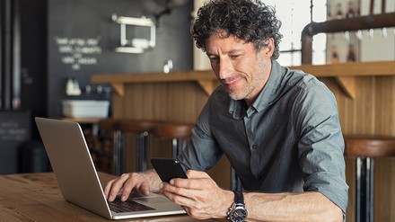 Gast an Laptop und Handy