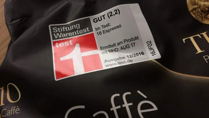 Ein Gütesiegel der Stiftung Warentest auf einer Espressopackung