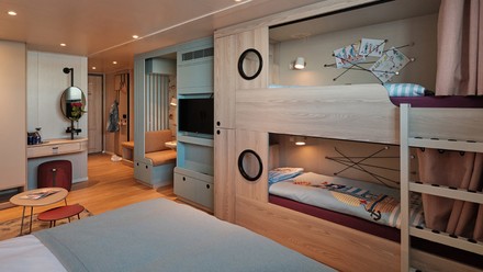 Die Kinderbetten an Bord der A-Rosa-Sena sind mit Bullaugen zum Durchsehen versehen.