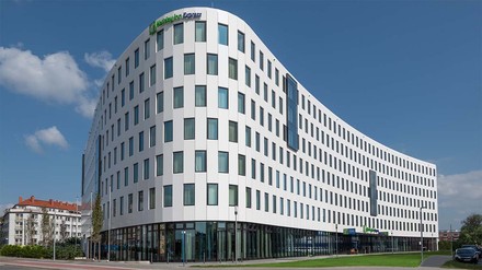 Außenansicht des Holiday Inn Express in Düsseldorf