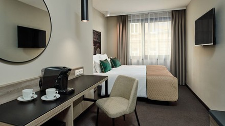 Innenansicht eines ZImmers im Hotel Leonardo Vienna Otto Wagner.