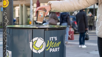 Sammelbehälter in einer Fußgängerzone