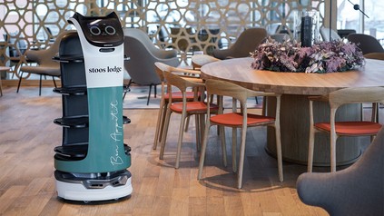 BellaBot im Restaurant der Stoos Lodge