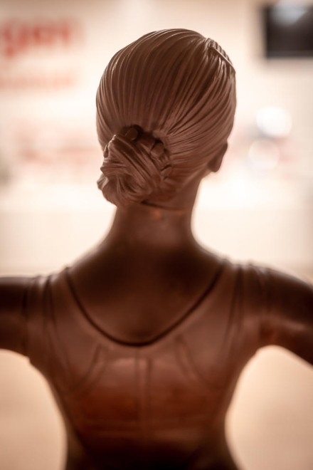 Rückenansicht der Schokoladen-Ballerina