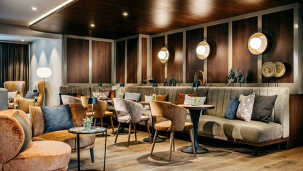 Der Eingangsbereich des Grand Tirolia Kitzbühel.