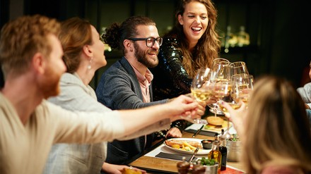 Die Deutschen gehen gerne zusammen Essen.